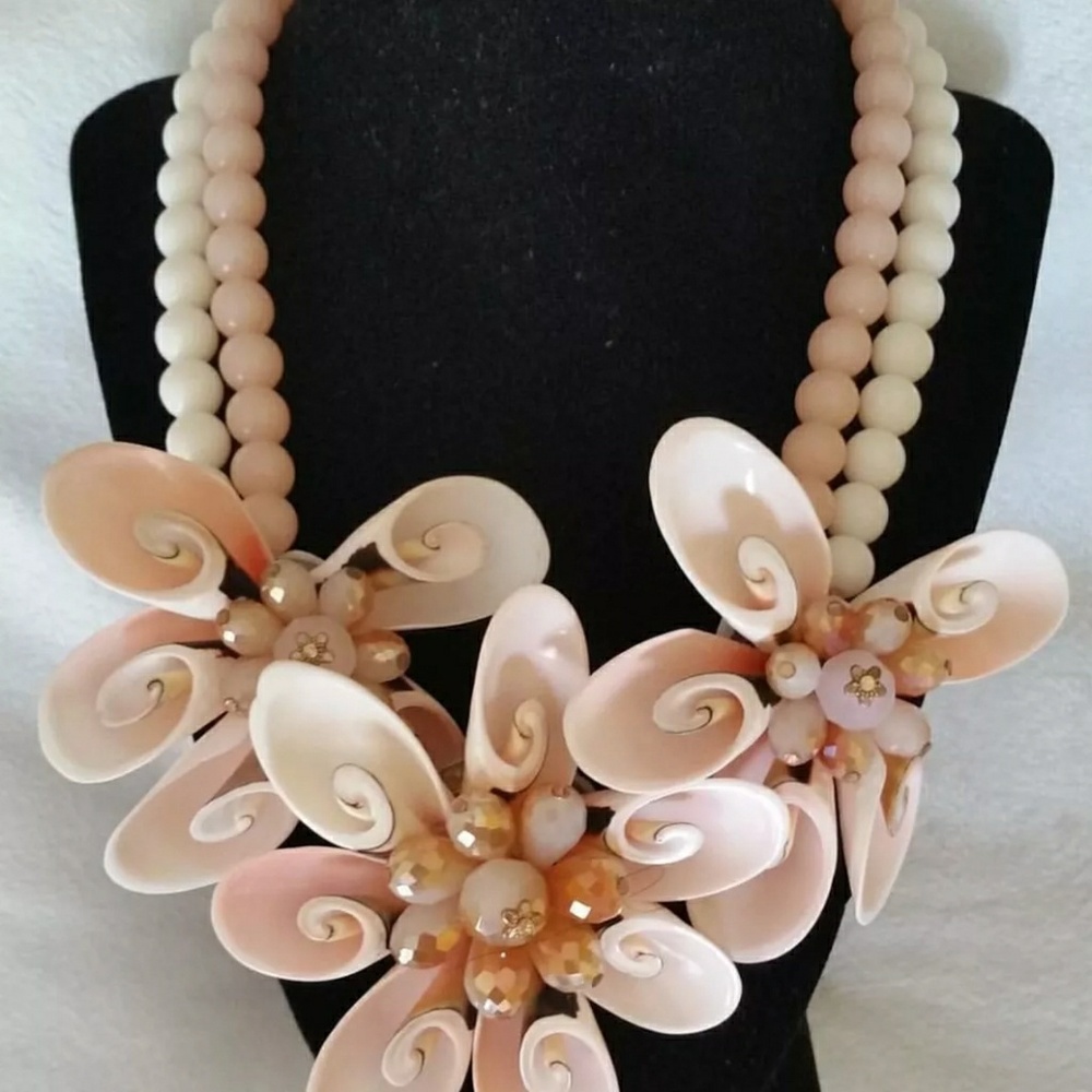 Flowers & Pearls Necklace